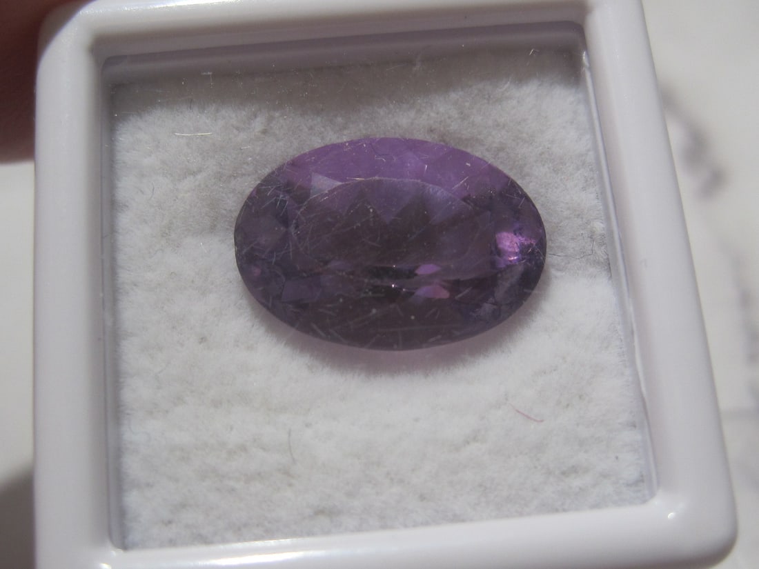 Amethyst: 5.7 carats, 14x10mm, oval