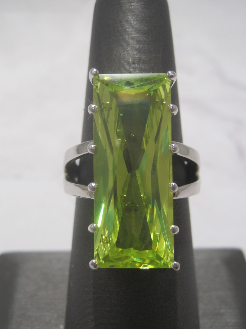 Sterling Silver Neon Green Tourmaline Ring (1 of 4)