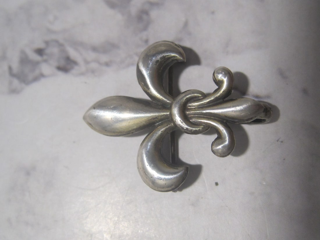 Sterling Silver Antique Fleur-de-lis Pin (1 of 3)