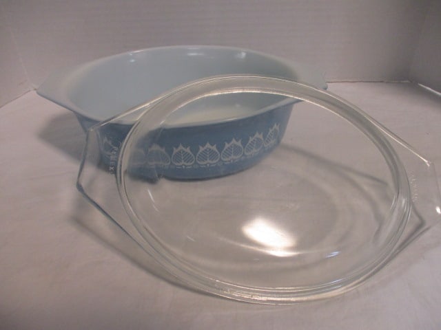 Midcentury Pyrex "Blue Tulip" 1.5 Quart Oval Casserole - 3
