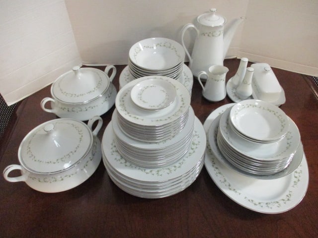 62 Pieces of Sheffield "Elegance" Fine China and Serving Pieces (1 of 9)