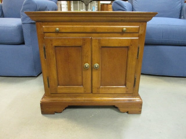 Drexel Plank Top End Table with Pull Out Tray (1 of 7)