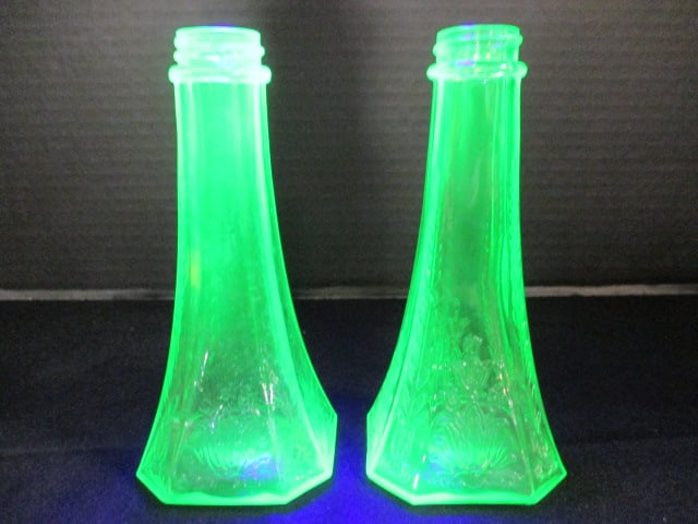 Pair of Green Uranium/Vaseline Glass Shakers (1 of 12)
