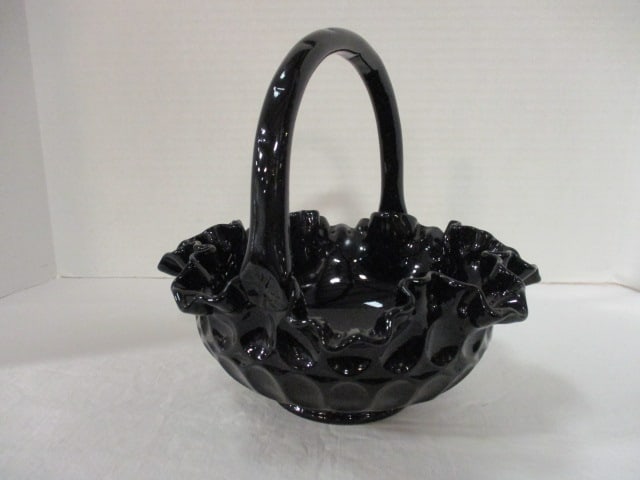 Fenton Ebony Art Glass Ruffle Basket (1 of 14)