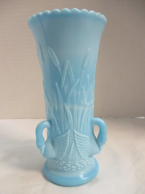 Vintage Westmoreland Blue Milk Glass Swan Vase (1 of 8)