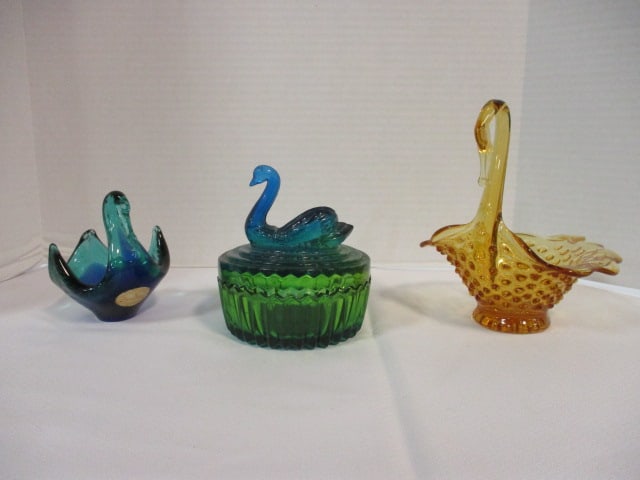 Three Vintage Glass Swans (1 of 19)