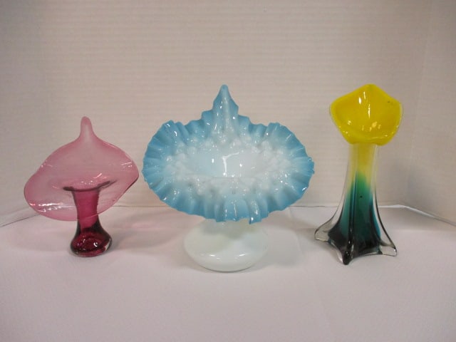 Three Art Glass Jack-in-the-Pulpit Vases (1 of 16)