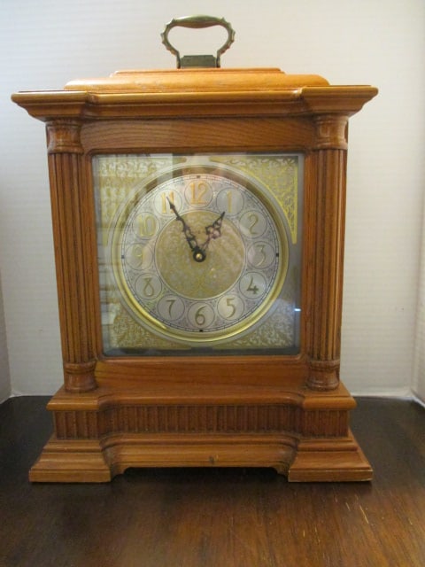 Howard Miller Oak Quartz Mantle Clock (1 of 10)