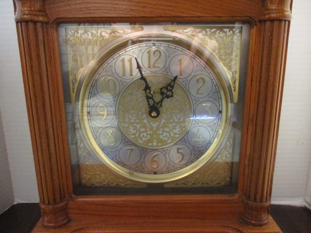 Howard Miller Oak Quartz Mantle Clock - 6