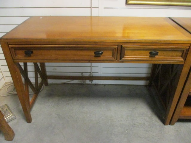 Haverty's Yorkston Desk with Keyboard/Drawer (1 of 6)