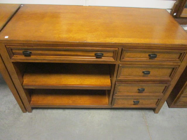Haverty's Yorkston Desk (1 of 7)