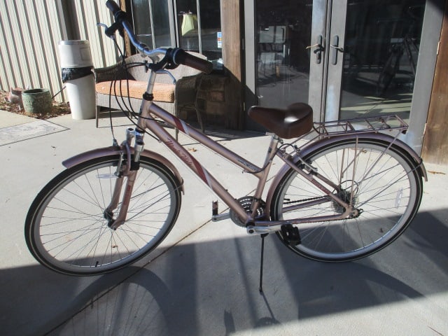 Ozone 500 "Monte Vista" 26" Touring Bike (1 of 10)