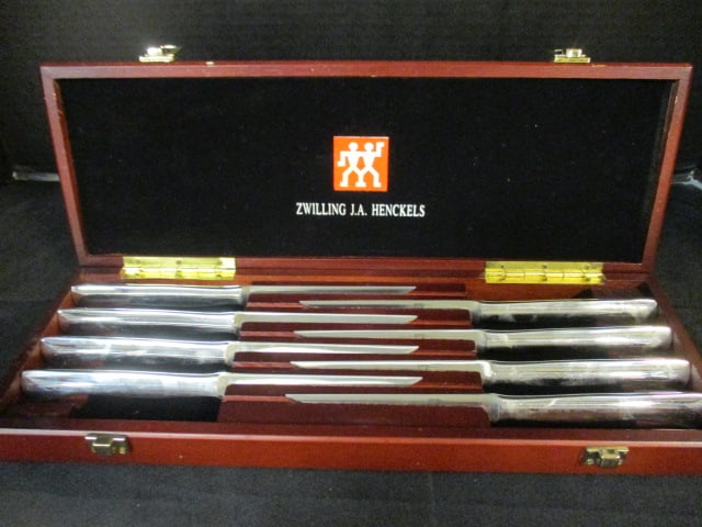 Zwilling Henkels 8 Pc. Steak Knife Set in Wood Presentation Box (1 of 6)