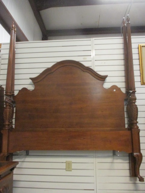 Thomasville Queen Size 4 Poster Bed with Wood Rails (1 of 5)