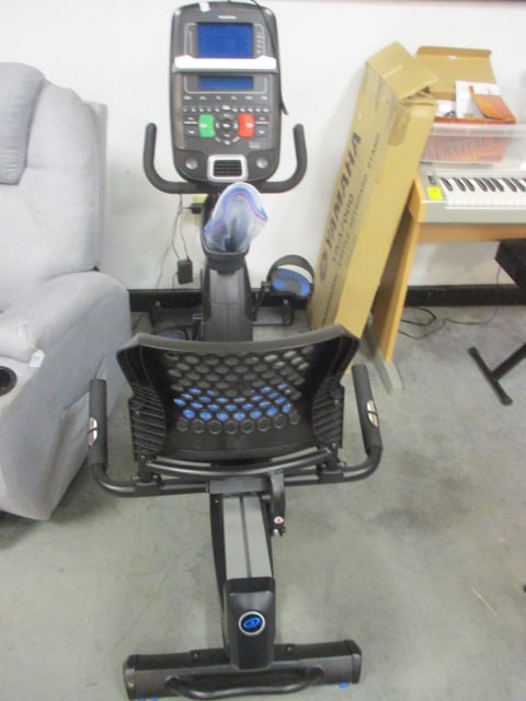 Nautilus R618 Exercise Bike (1 of 7)