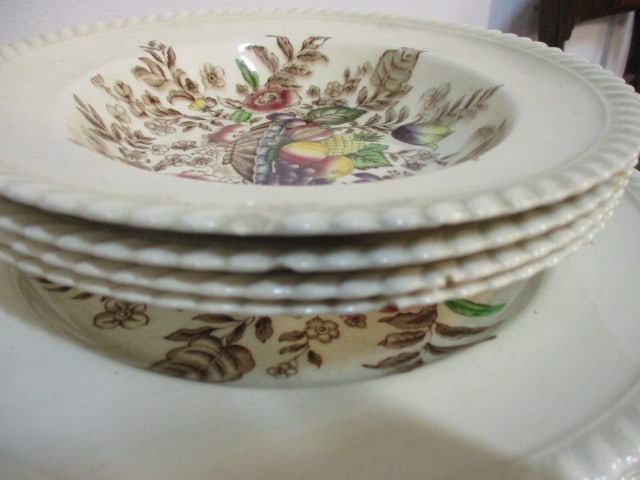 35pc.Pomona Windsor Ware by Johnson Bros. China Set - 13