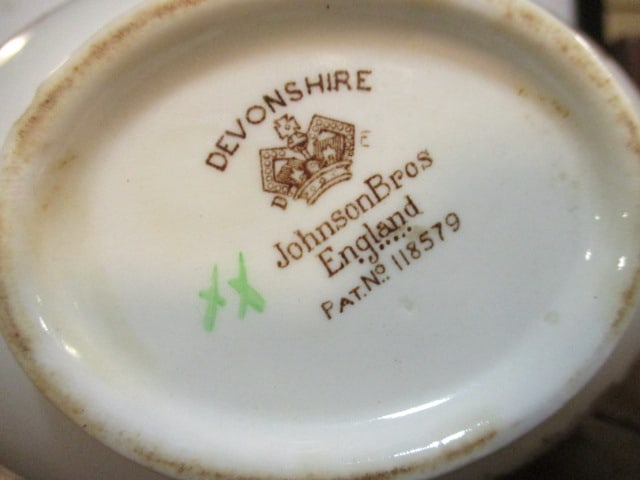 35pc.Pomona Windsor Ware by Johnson Bros. China Set - 16