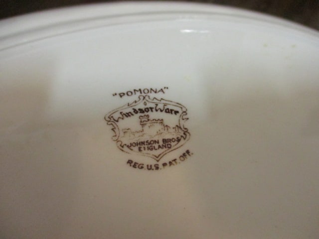 35pc.Pomona Windsor Ware by Johnson Bros. China Set - 3