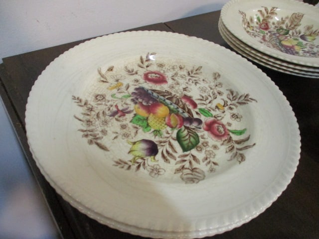 35pc.Pomona Windsor Ware by Johnson Bros. China Set - 9