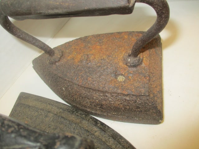 Cast Iron Sad Irons & 1 Plate - 4
