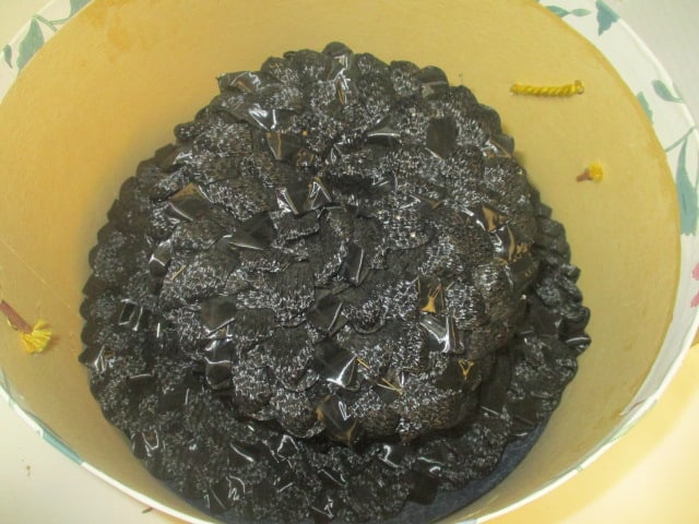 Vintage Ladies Hats in Hat Box - 3