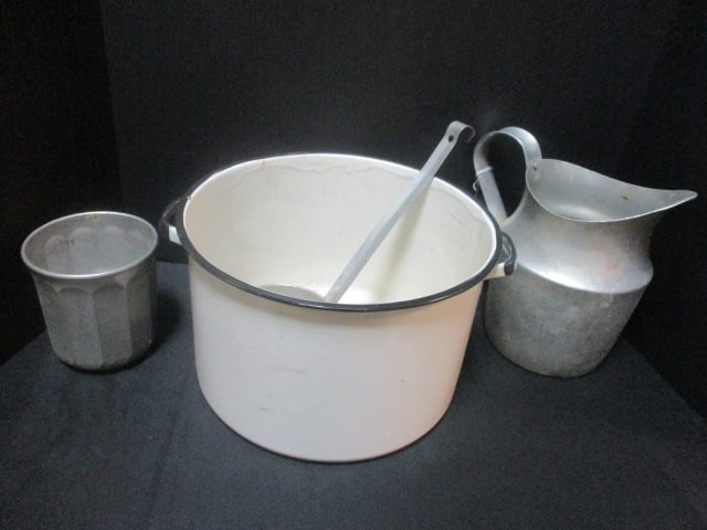 Enamel Stock Pot & Misc. Aluminum Items (1 of 8)