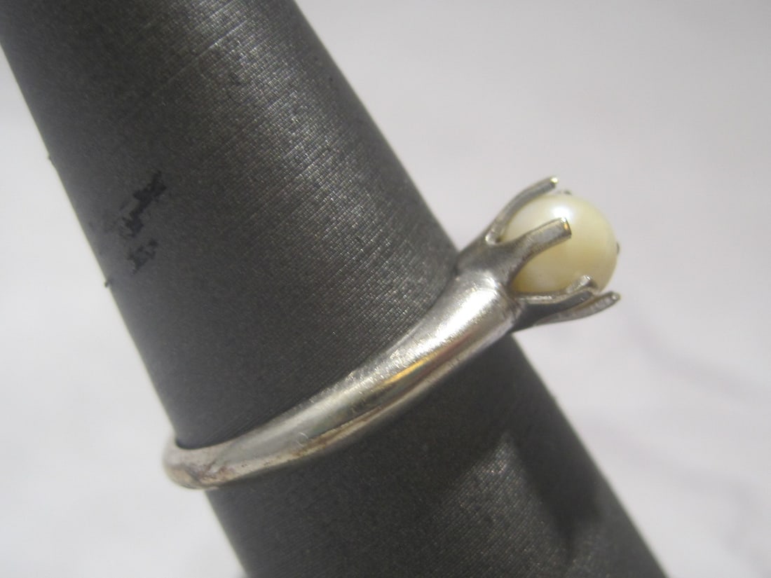 10k White Gold Pearl Ring - 2