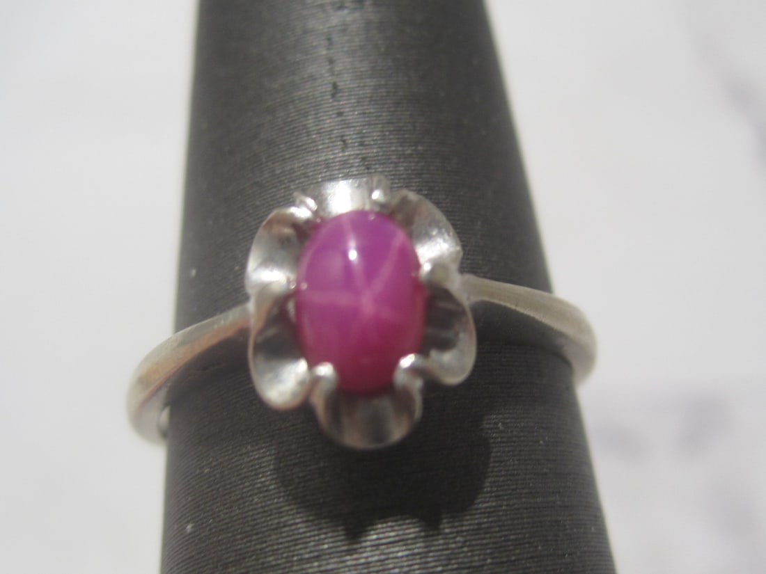 10k White Gold Star Ruby Ring - 2