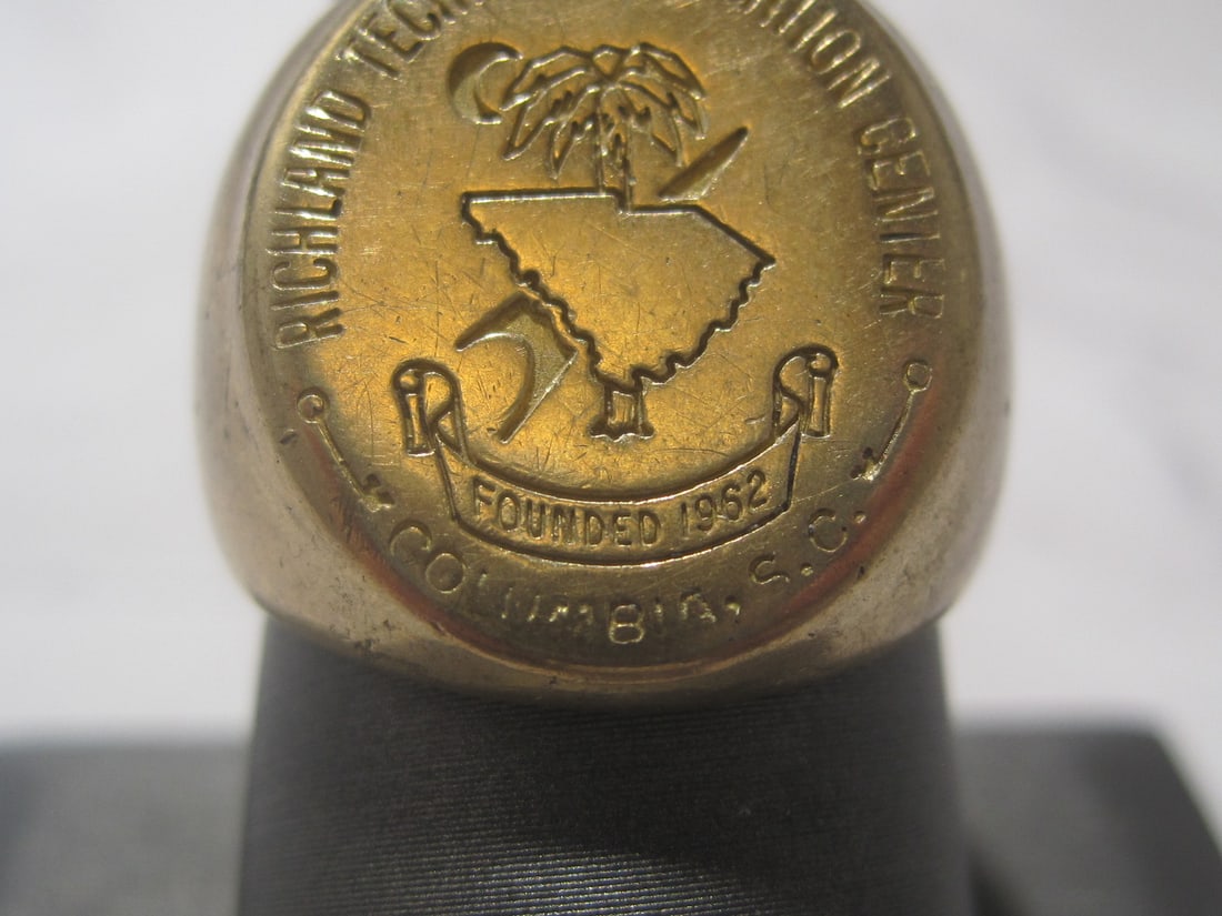 10k Gold Richland Technical Education Center Class Ring - 3