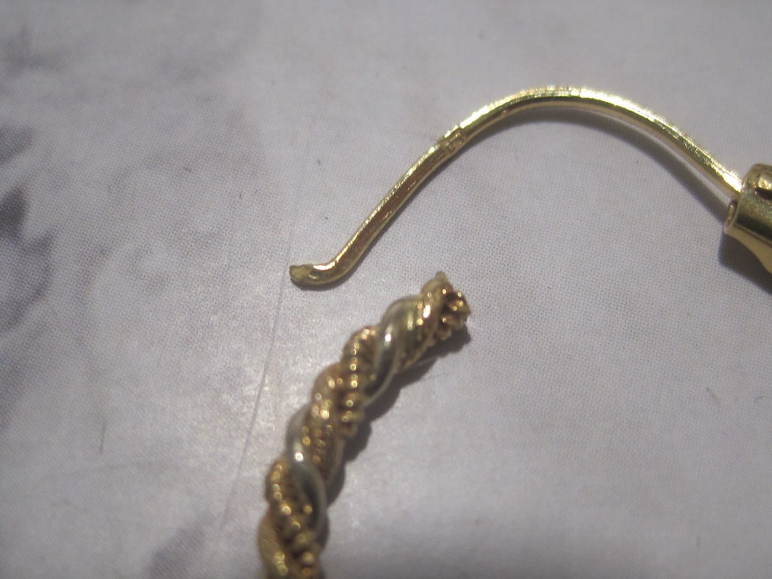 Pair of 18k Gold Earrings - 3