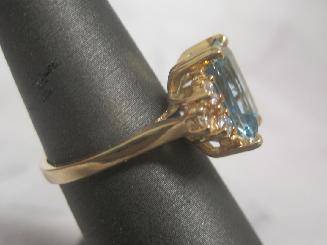 14k Gold Blue Topaz & Diamond Ring - 3