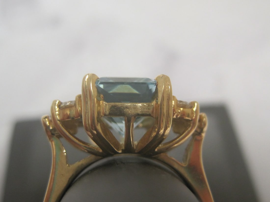 14k Gold Blue Topaz & Diamond Ring - 4