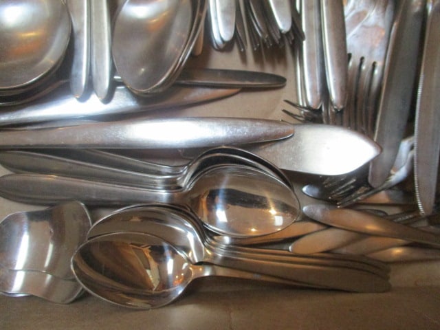 104 Pieces of Heavy Stainless Flatware and Serving Pieces - 3