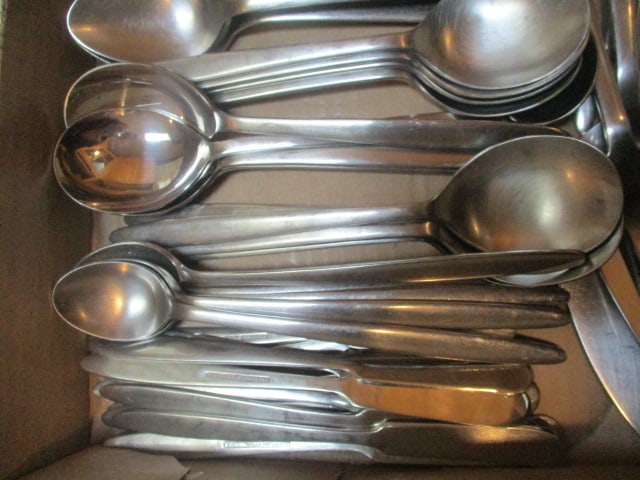 104 Pieces of Heavy Stainless Flatware and Serving Pieces - 4