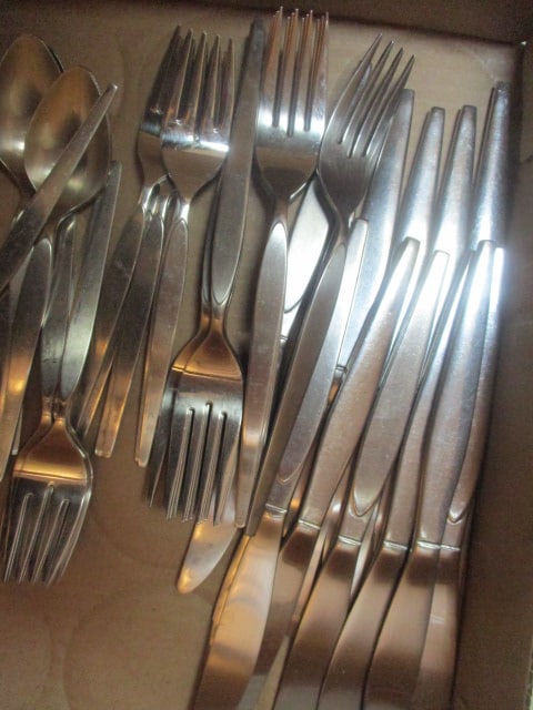 40 Pieces of Oneida Community Stainless Flatware - 3