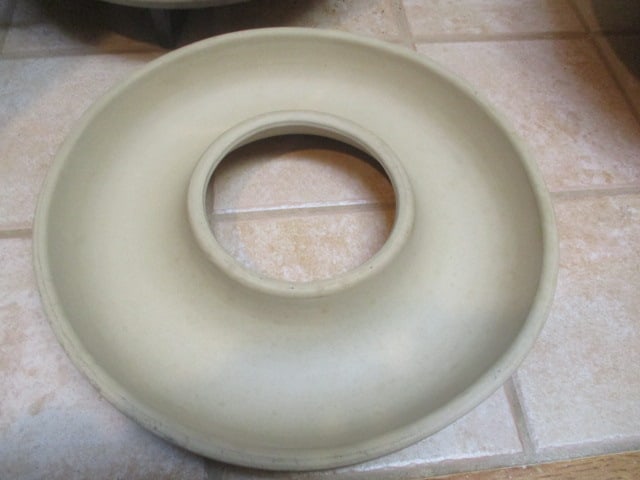 1995 Sassafras Enterprises Superstone Wreath Bread Mold Baker: 11"dia 