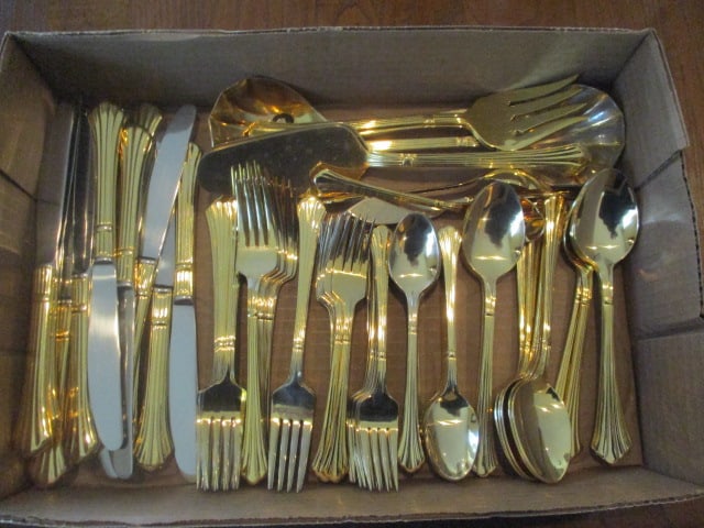 91 Pieces of Retronue Gold-plated Stainless Flatware and Serving Pieces (1 of 6)