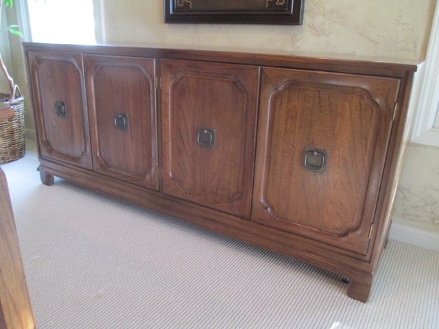 Davis Cabinet Co. Sideboard Buffet (1 of 17)