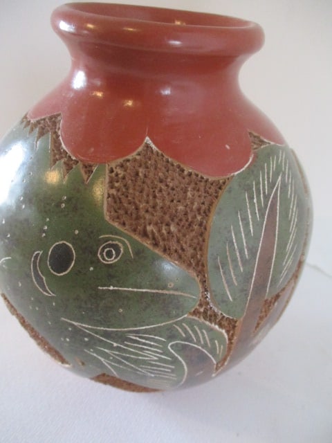 Handmade Folk Art Costa Rican Chorotega Pottery Vase with Carved Lizard - 2