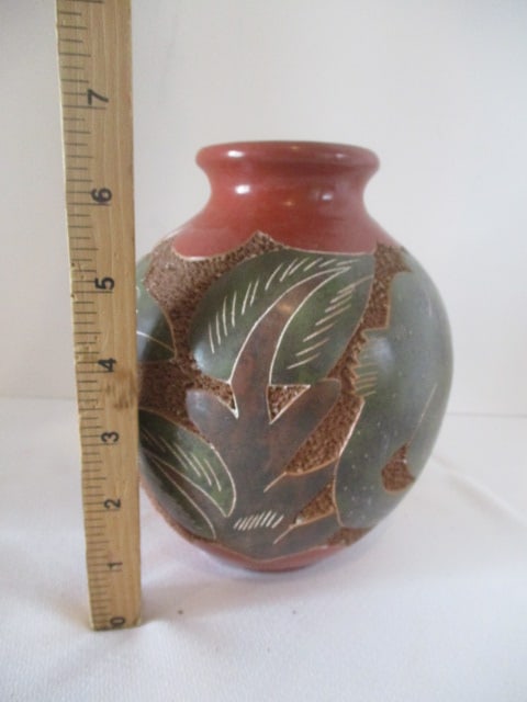 Handmade Folk Art Costa Rican Chorotega Pottery Vase with Carved Lizard - 6