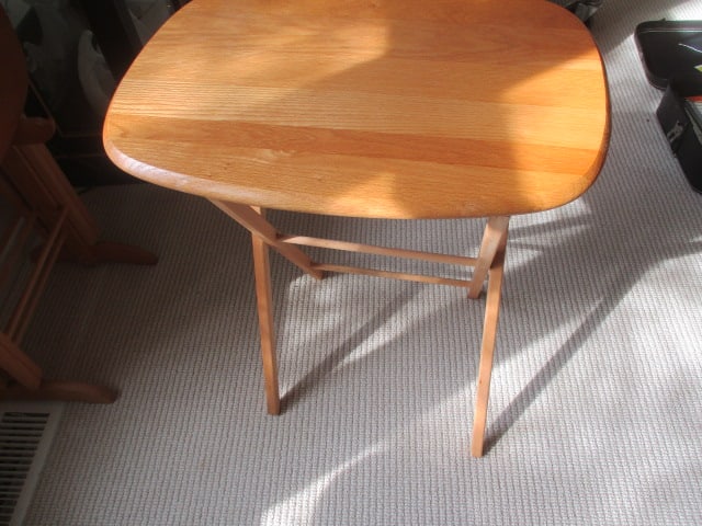 Cornwall Light Oak TV Tray Set - 4