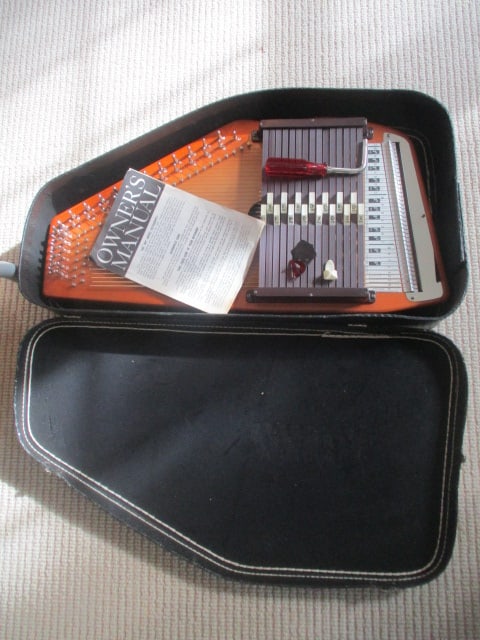 Vintage Oscar Schmidt International Model "BH" Autoharp in Carry Case (1 of 6)