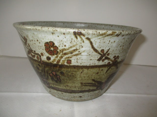 Handpainted Signed Studio Pottery Bowl (1 of 4)