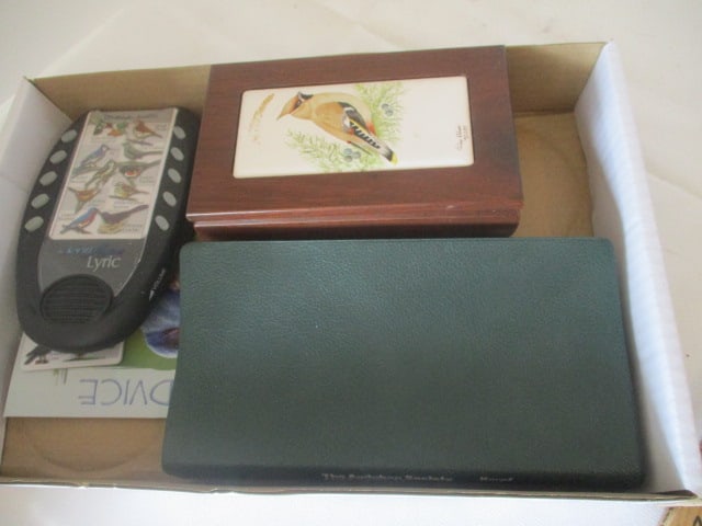 "The Audubon Society Field Guide to North American Birds", identiflyer Lyric (1 of 7)