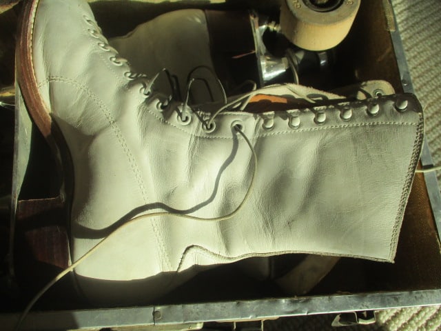 Pair of Vintage Gloria Nord Model No. 200 Ladies Size 6 Leather Boot Roller Skates - 4