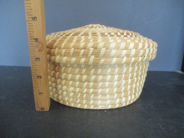 Vintage Gullah Sweet Grass Round Lidded Basket - 5