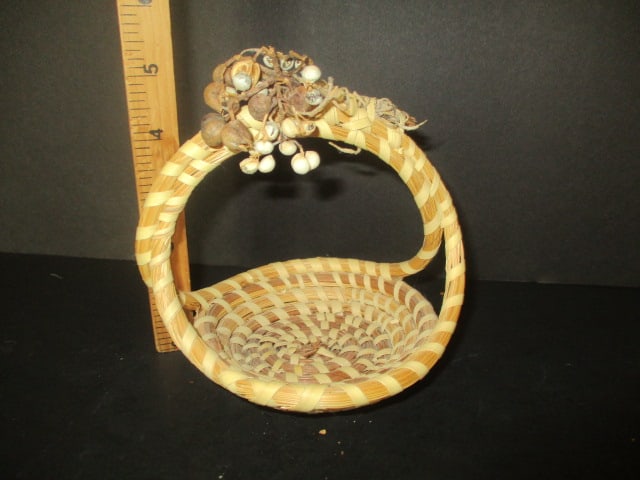 Vintage Gullah Sweet Grass Handled Miniature Basket with Dried Berry Sprig - 4