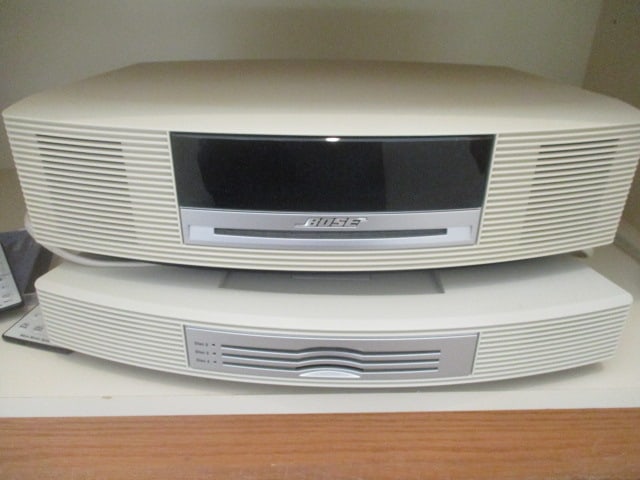 Bose WAVE Music System and Multi-CD Changer Accessory with Two Remote (1 of 4)