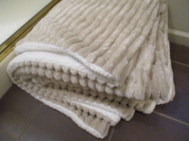 King Size Plush Bedspread (1 of 2)