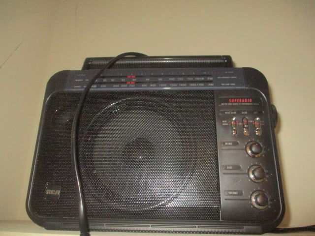 RCA Superadio AM/FM Long Range HI Performance Radio (1 of 4)